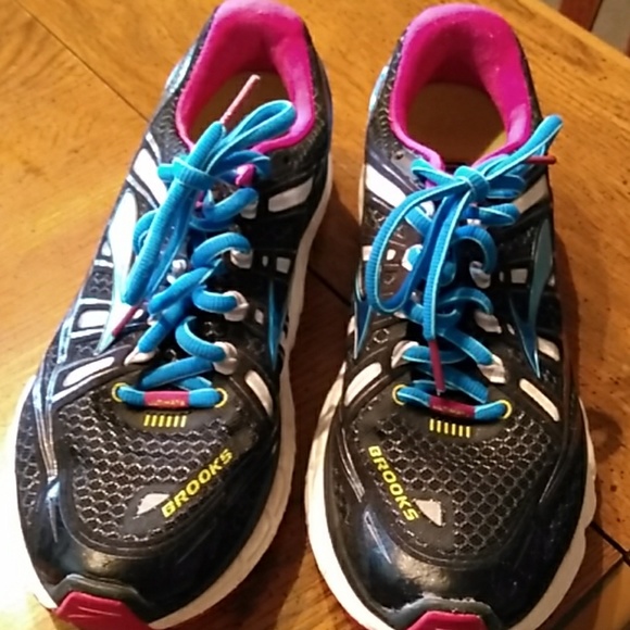 brooks shoes discount for nurses